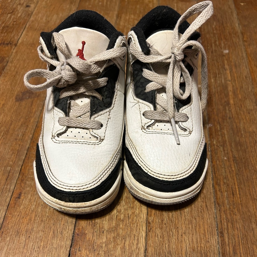 Jordan Kids Sneakers 8c in Gray and Red